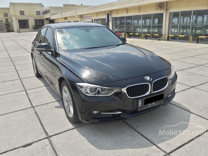 Jual Mobil  BMW  320i 2013 Sport  2 0 di DKI Jakarta 