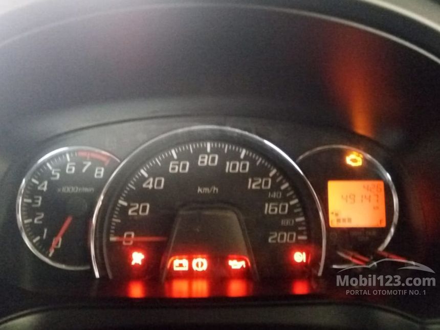 Agya 2013 Silver: Gambaran Kendaraan Kota yang Handal dan Ikonik