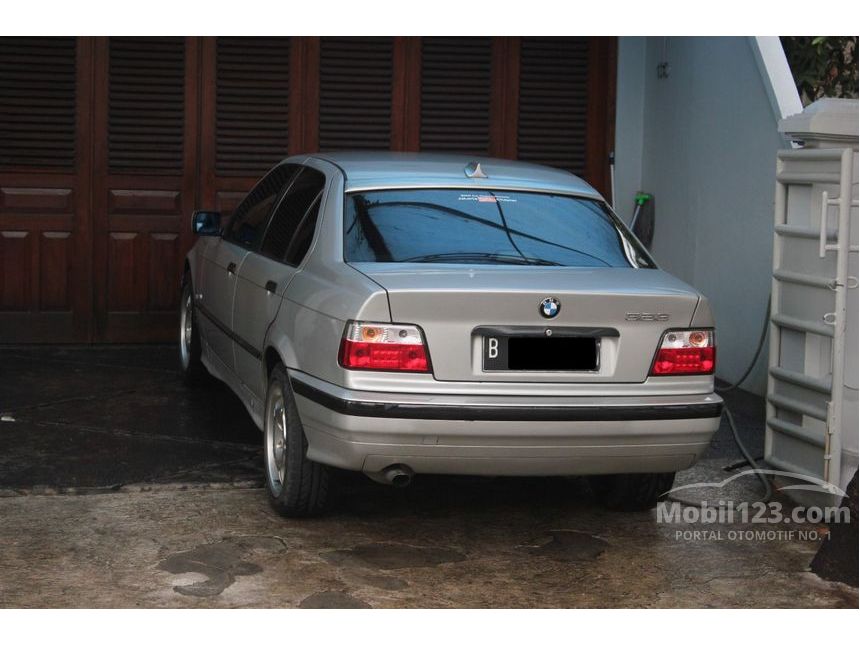 1996 BMW 323i E36 2.5 Sedan