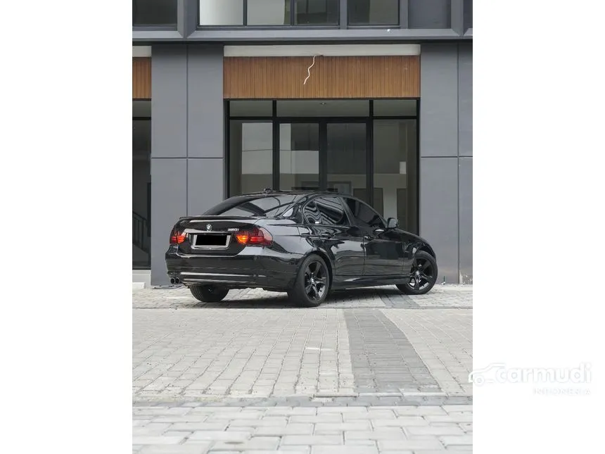 2012 BMW 320i Luxury Sedan