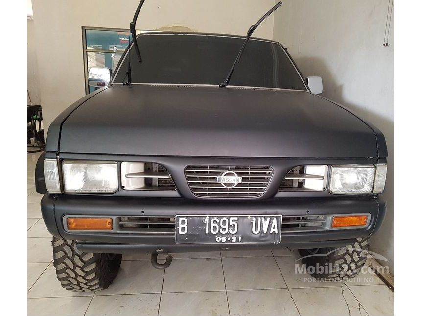  Jual  Mobil Nissan  Terrano  2001 Spirit 2 4 di DKI Jakarta 