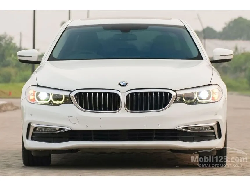 2017 BMW 530i Luxury Sedan