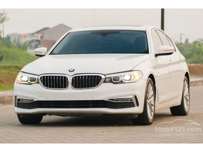 2017 BMW 530i Luxury Sedan