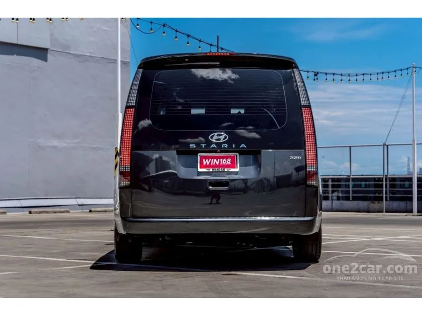 2022 Hyundai Staria SEL Van