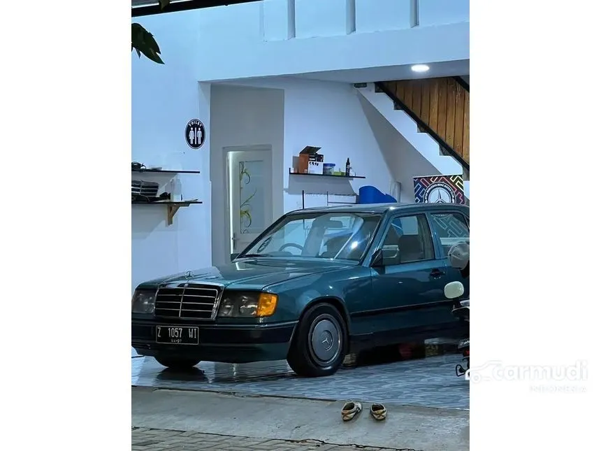 1987 Mercedes-Benz 300E Sedan