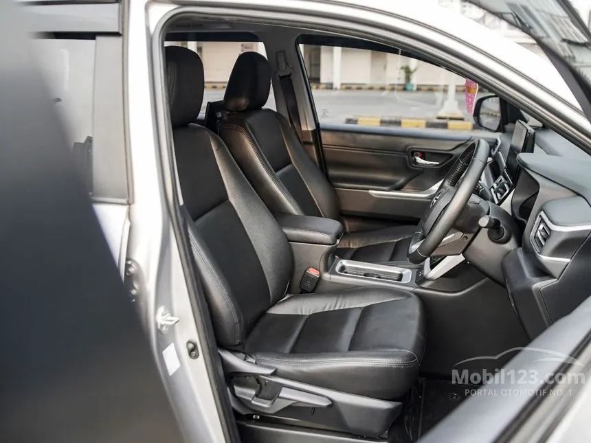 2023 Toyota Kijang Innova Zenix V HV Modellista (Premium Color) MPV