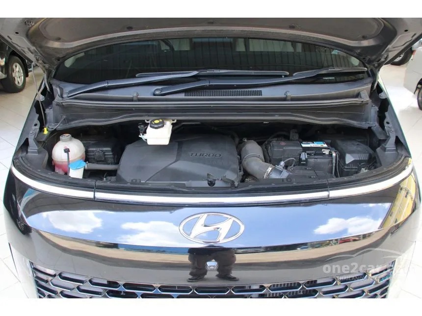 2023 Hyundai Staria SEL Van