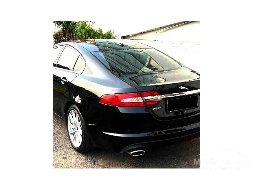 2012 Jaguar XF Premium Luxury Sedan