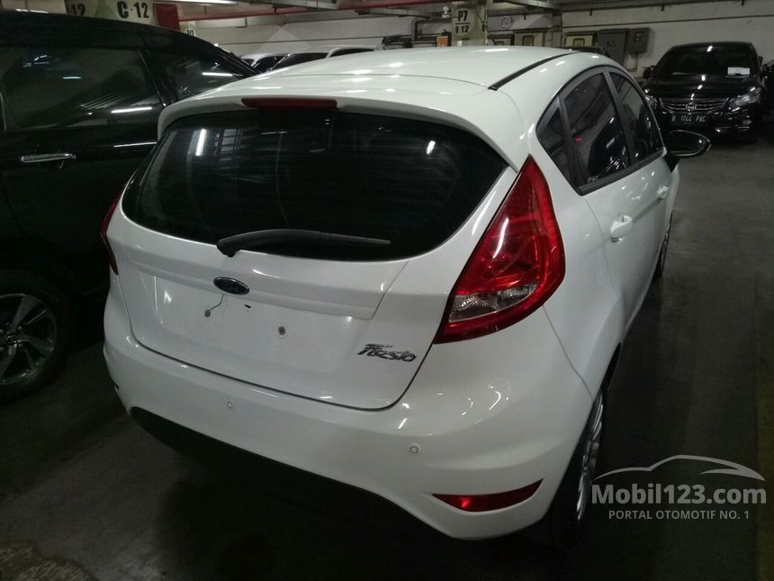 Jual Mobil Ford Fiesta 2014 Trend 1.5 di DKI Jakarta 