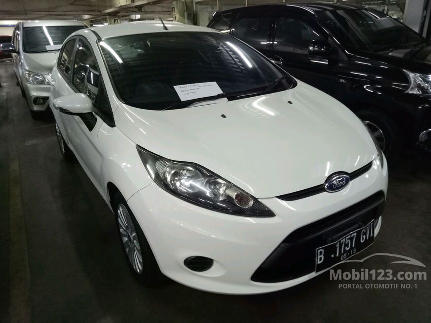 Jual Mobil Ford Fiesta 2014 Trend 1.5 di DKI Jakarta 
