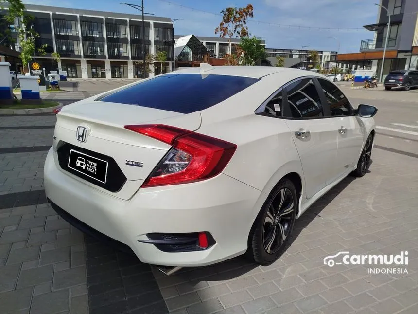 2018 Honda Civic ES Sedan