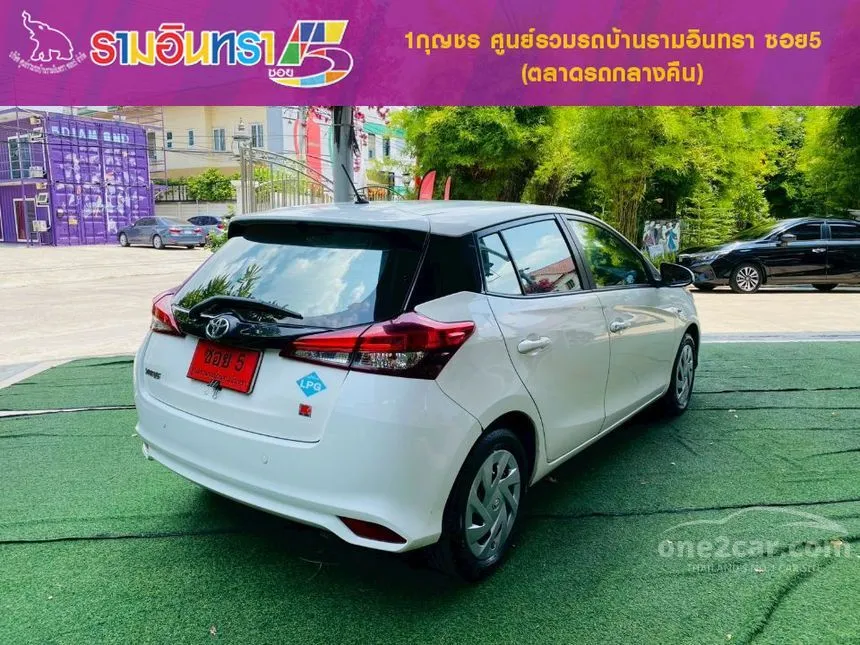 2022 Toyota YARIS Entry Hatchback
