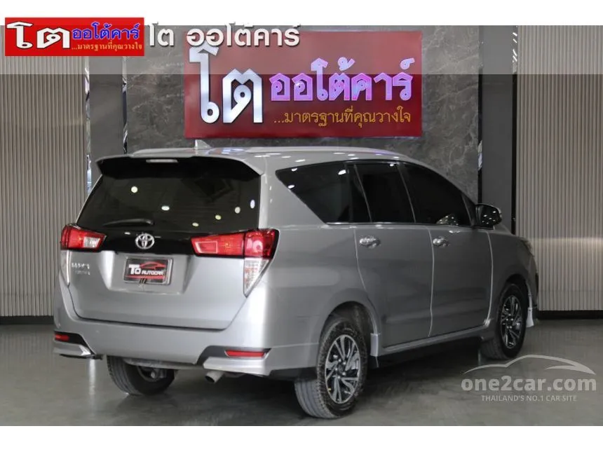 2020 Toyota Innova Crysta Wagon