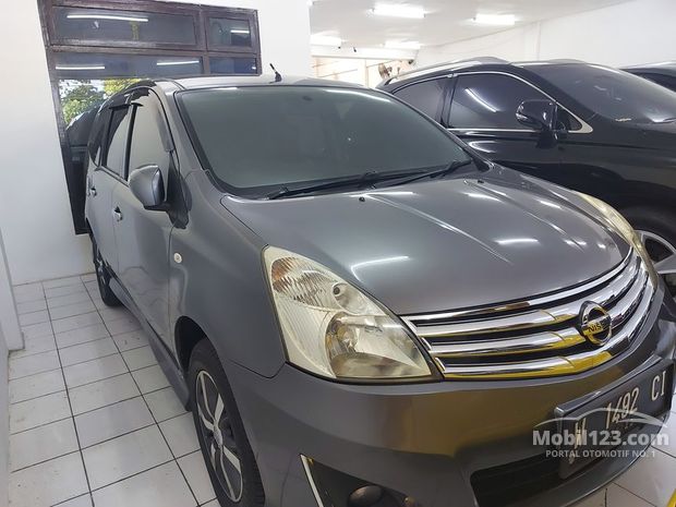 Nissan Grand  Livina Mobil  Bekas  Baru  dijual  di Surabaya  