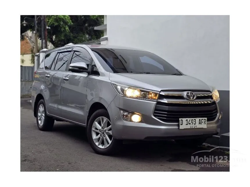 Jual Mobil Toyota Kijang Innova 2017 V 2.4 di Jawa Barat Automatic MPV Silver Rp 322.000.000