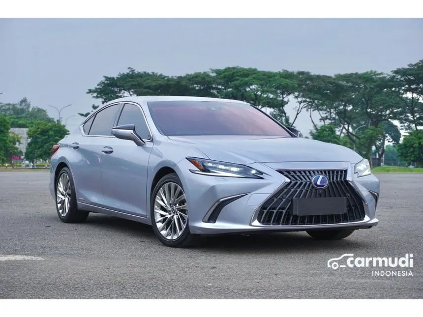 2022 Lexus ES 300h Ultra Luxury Sedan