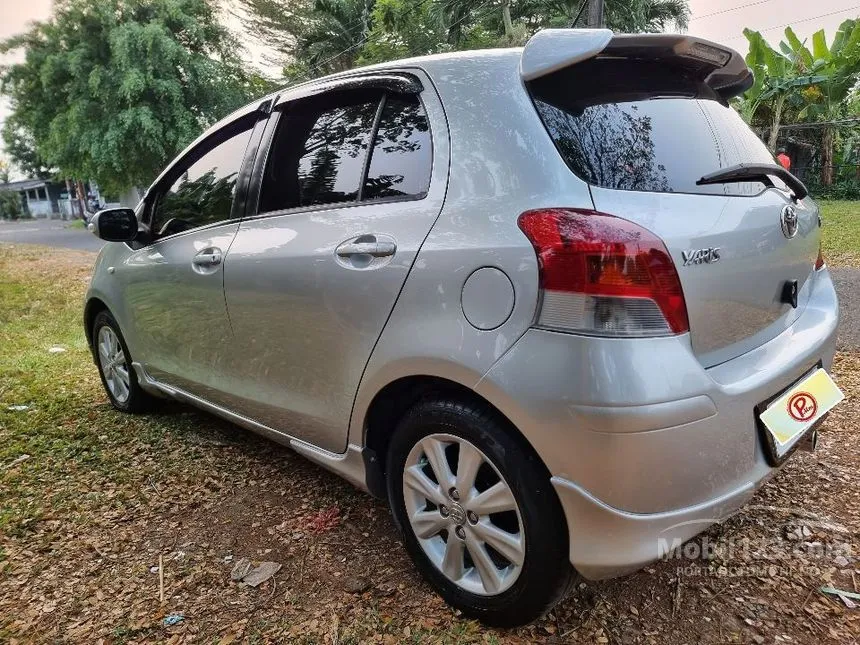 2010 Toyota Yaris E Hatchback