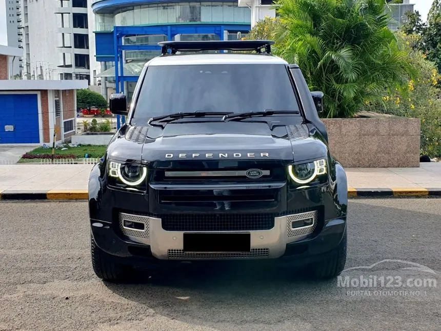 Jual Mobil Land Rover Defender 2023 90 P300 Explorer Package 2.0 di DKI Jakarta Automatic SUV Hitam Rp 2.650.000.000