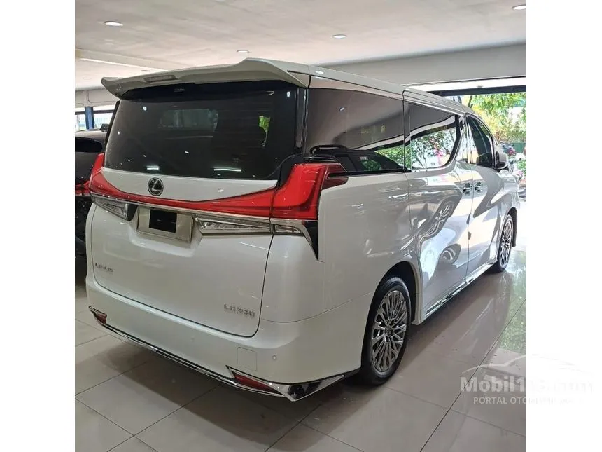 2023 Lexus LM 350 7 Seater MPV