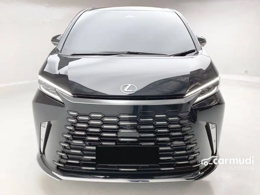2025 Lexus LM 350h 7 Seater MPV
