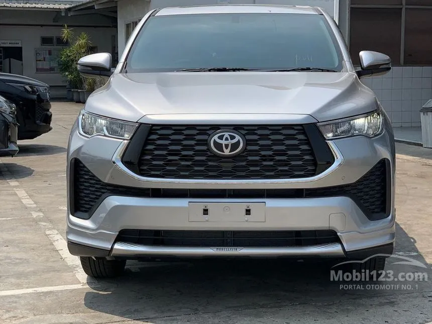 Jual Mobil Toyota Kijang Innova Zenix 2024 V HV 2.0 di Banten Automatic Wagon Silver Rp 531.600.000