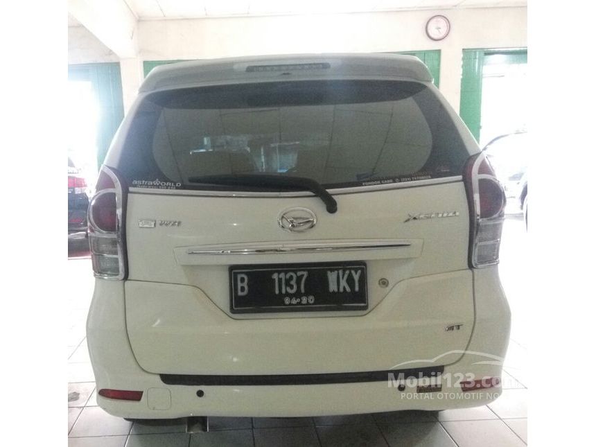 Jual Mobil Daihatsu Xenia 2015 R DLX 1.3 di Banten Automatic MPV Putih