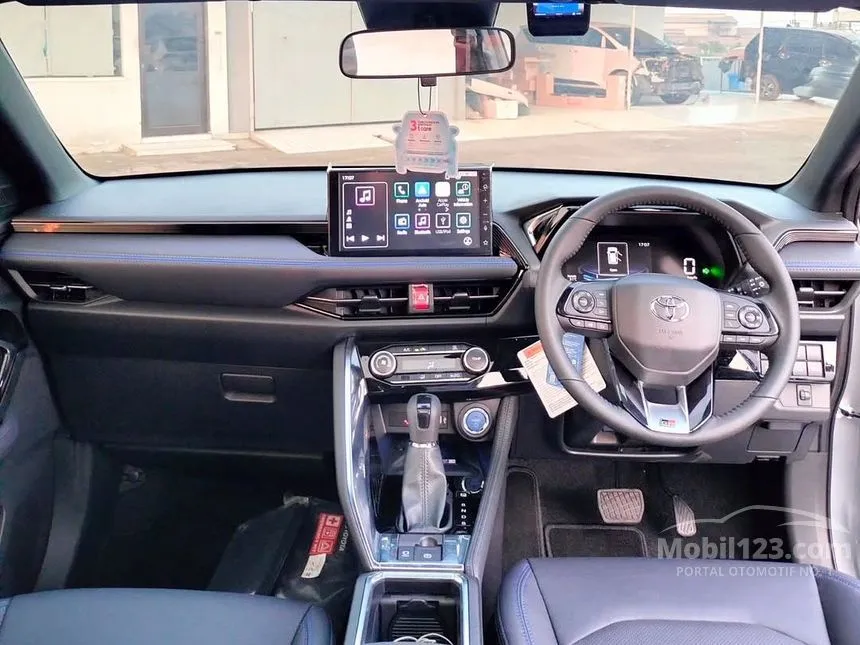 2026 Toyota Yaris Cross S HV with GR Parts Aero Pkg SUV