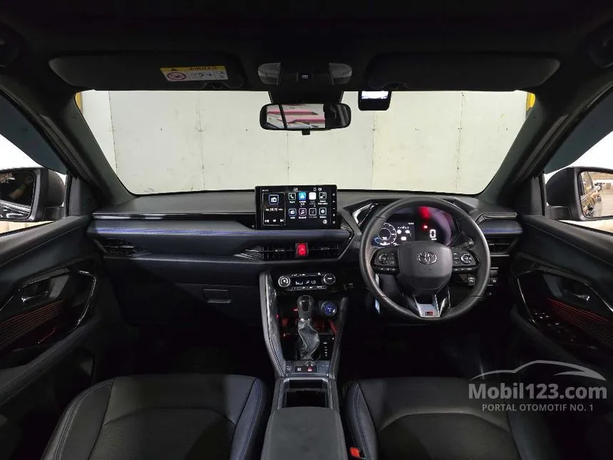 2023 Toyota Yaris Cross S HV SUV