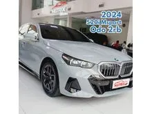 2024 BMW 520i 2.0 M Sport Sedan Brooklyn Grey on Black New Model LCI Facelift Msport Abu-abu