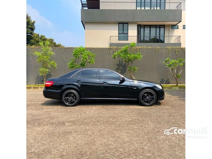 2010 Mercedes-Benz E200 CGI Sedan