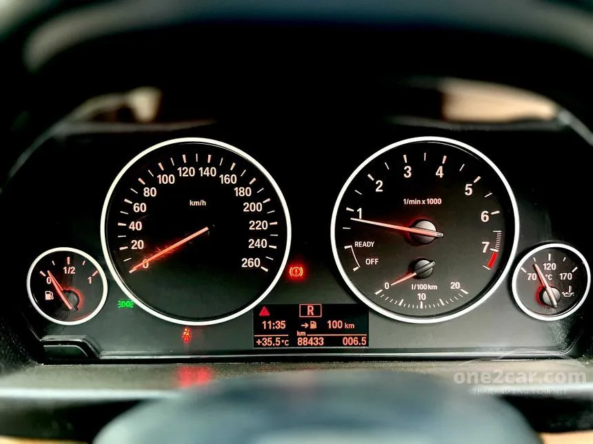 2013 BMW 320i Luxury Sedan