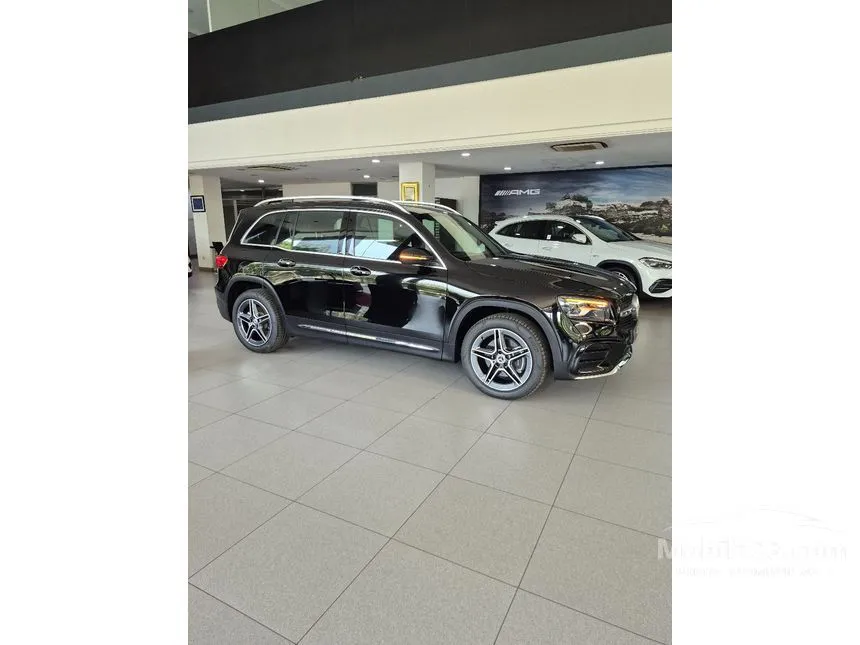 2025 Mercedes-Benz GLB200 AMG Line SUV