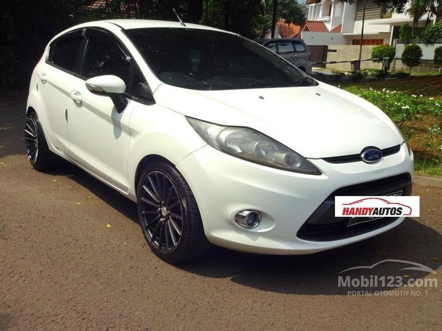 Jual Mobil  Ford  Fiesta  2011  Trend 1 4 di Banten Automatic 