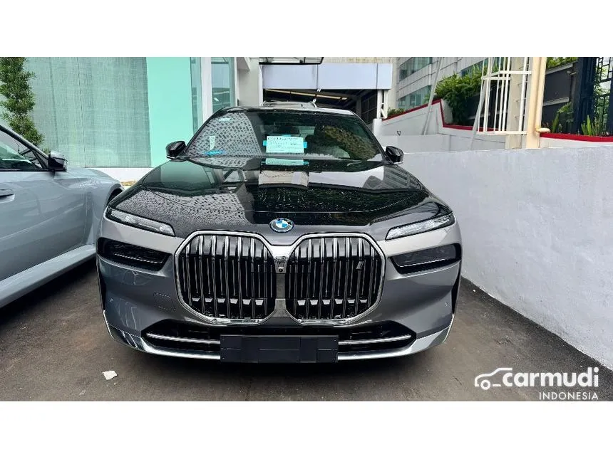 Jual Mobil BMW i7 2024 xDrive60 Gran Lusso di DKI Jakarta Automatic Sedan Hitam Rp 3.540.000.000