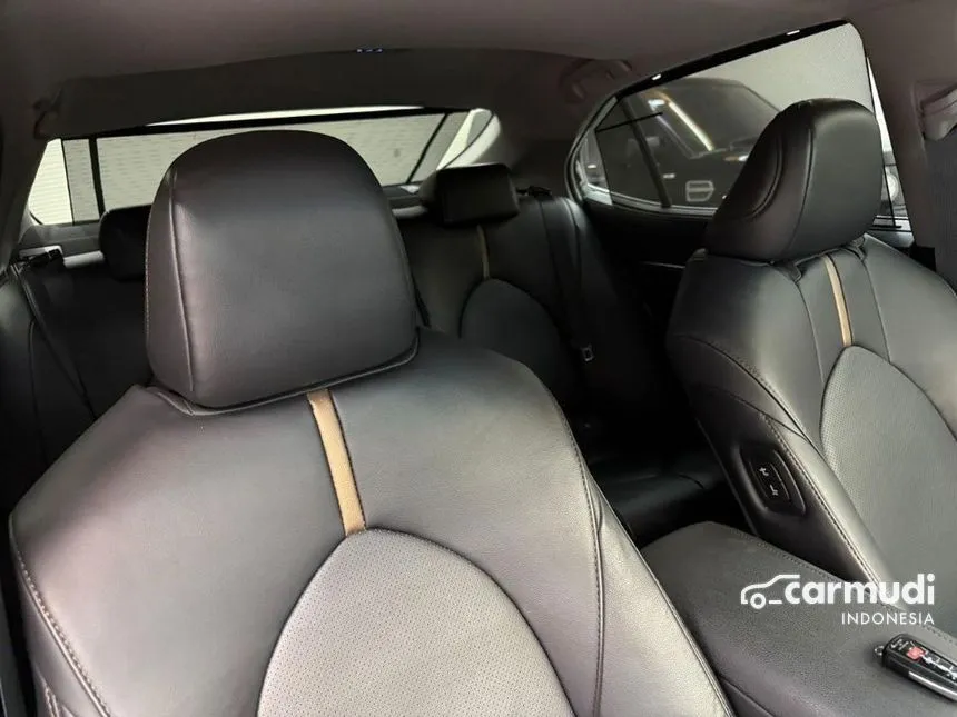 2020 Toyota Camry V Sedan