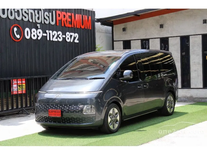 2022 Hyundai Staria SEL Van
