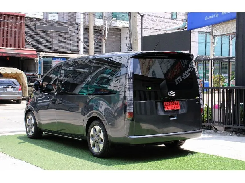 2022 Hyundai Staria SEL Van