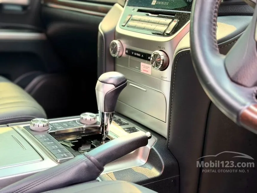 2020 Toyota Land Cruiser 200 VX-R SUV
