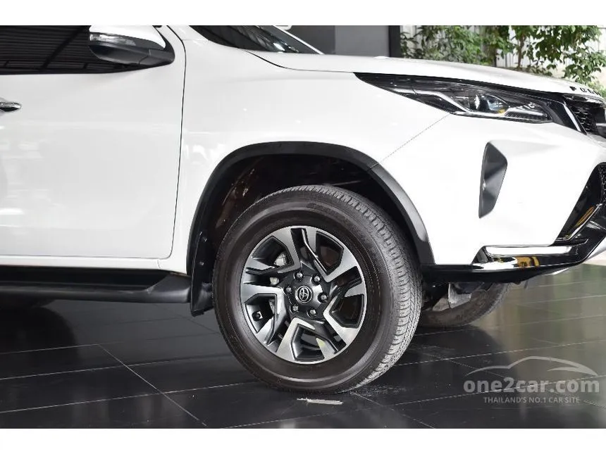 2023 Toyota Fortuner Leader V SUV