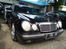 1998 Mercedes-Benz E230 2.3 W210 2.3 Manual Sedan (Nopol Genap)