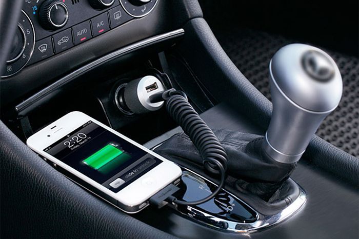 Awas, Jangan Ngecharge Handphone di Lighter Mobil - Panduan Pembeli |  Mobil123