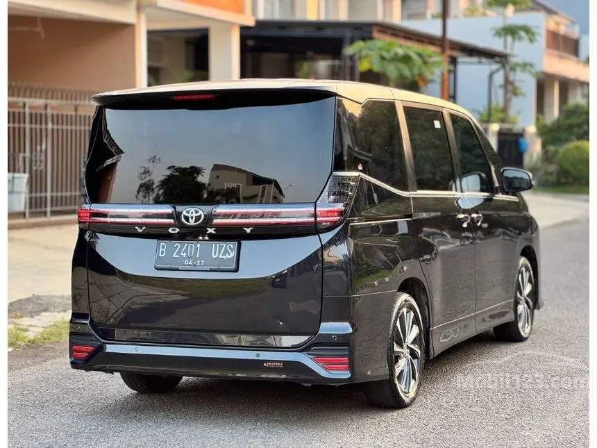 2022 Toyota Voxy MPV