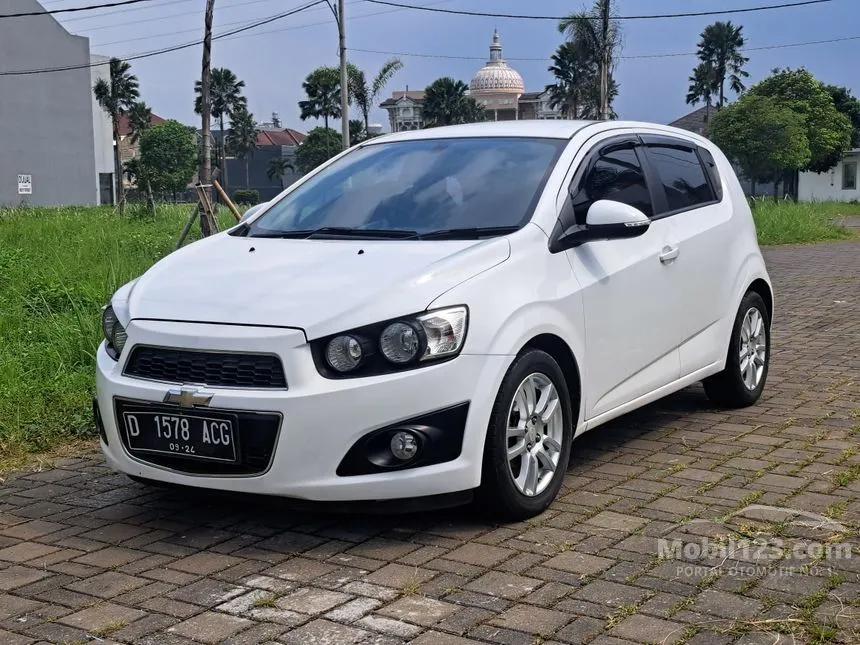 Jual Mobil Chevrolet Aveo 2014 LT 1.4 di Jawa Barat Automatic Hatchback Putih Rp 91.000.000