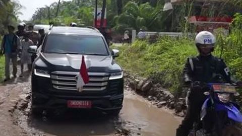 Jokowi Blusukan Cek Jalan Rusak! Setelah Lampung, Kini Jambi dan Sumut