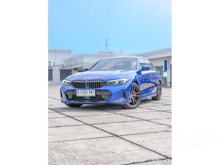 Jual Mobil BMW 330i 2023 M Sport Pro 2.0 di DKI Jakarta Automatic Sedan Biru Rp 850.000.000