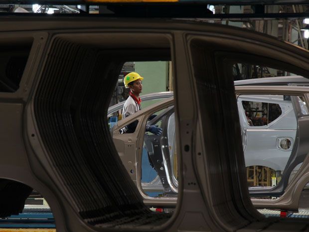 Mengunjungi 'Rahim' Toyota Fortuner dan Kijang Innova di Karawang (Video)