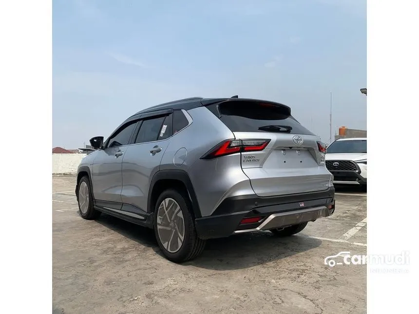 2025 Toyota Yaris Cross S HV SUV
