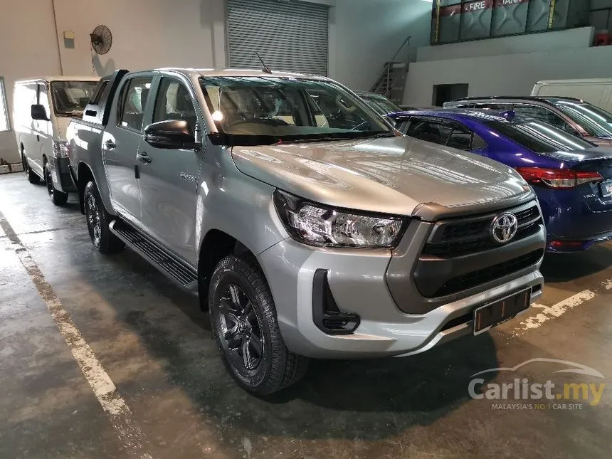 2024 Toyota Hilux E Dual Cab Pickup Truck