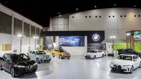 BMW Tersenyum Lebar! Satu-satunya Merek Mobil Mewah yang Jualannya Naik di Indonesia
