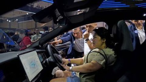 Indonesia ‘Kebanjiran’ Mobil Impor di Tahun Terakhir Pemberian Insentif Mobil Listrik CBU